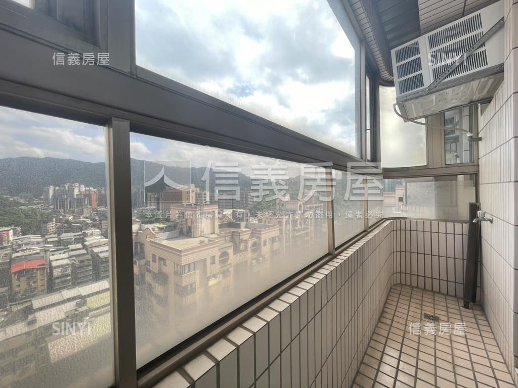 汐科站登峰高樓邊間３房車房屋室內格局與周邊環境