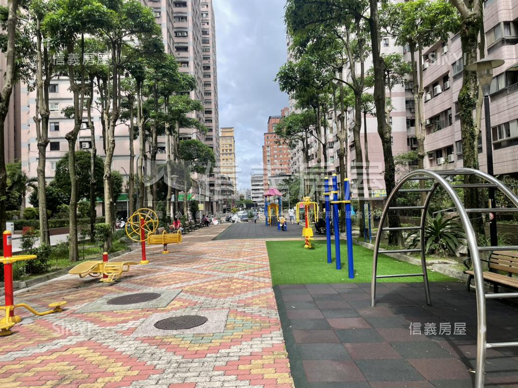 汐科站登峰高樓邊間３房車房屋室內格局與周邊環境