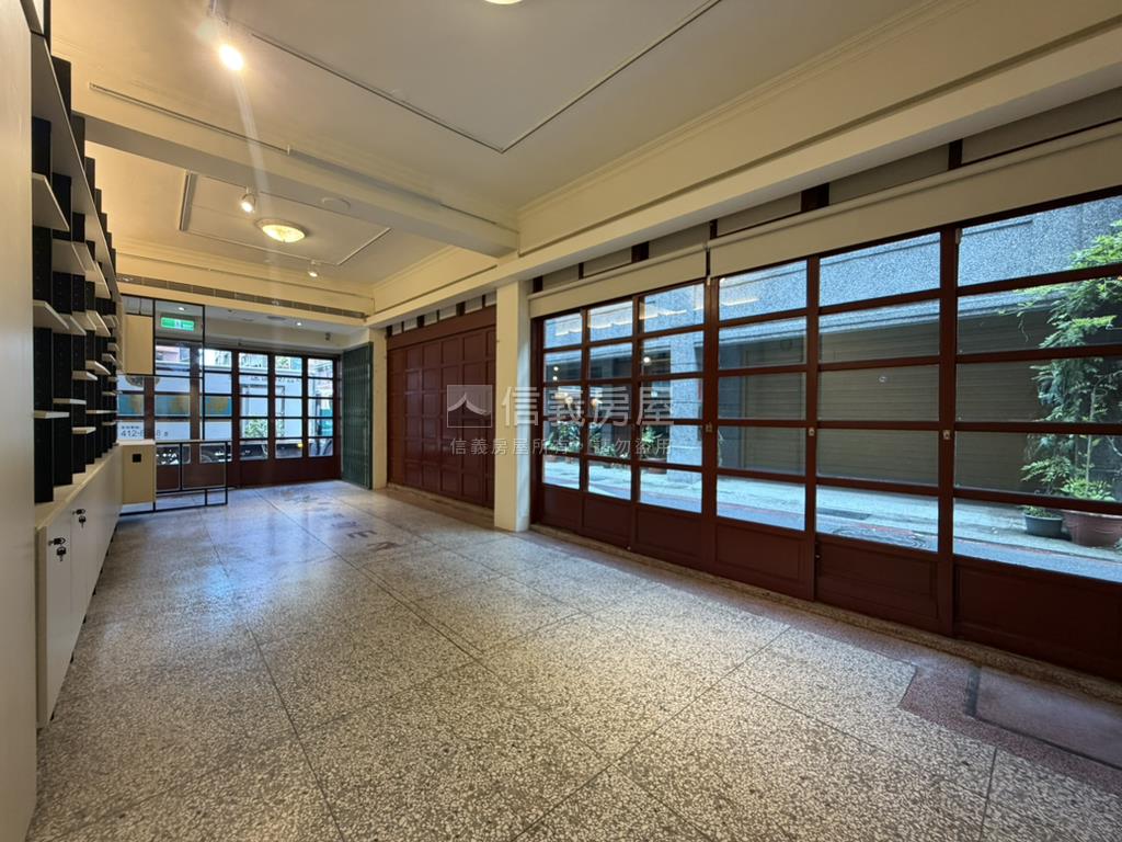 迪化２０７博物館稀有大窗房屋室內格局與周邊環境