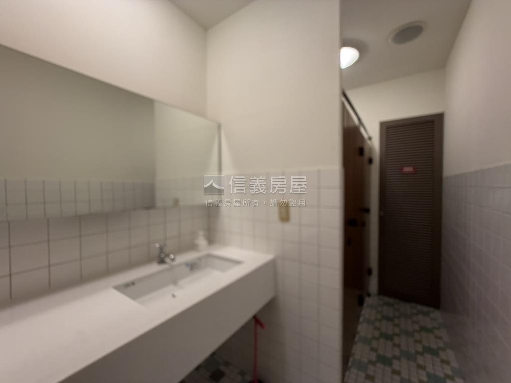 迪化２０７博物館稀有大窗房屋室內格局與周邊環境