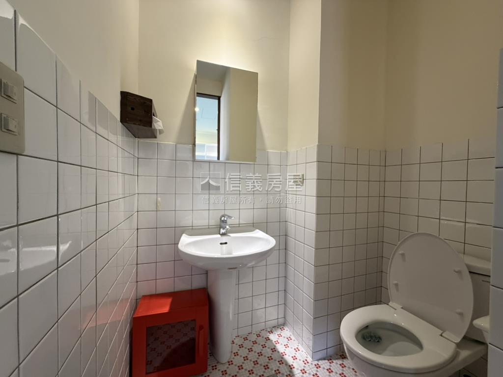 迪化２０７博物館稀有大窗房屋室內格局與周邊環境