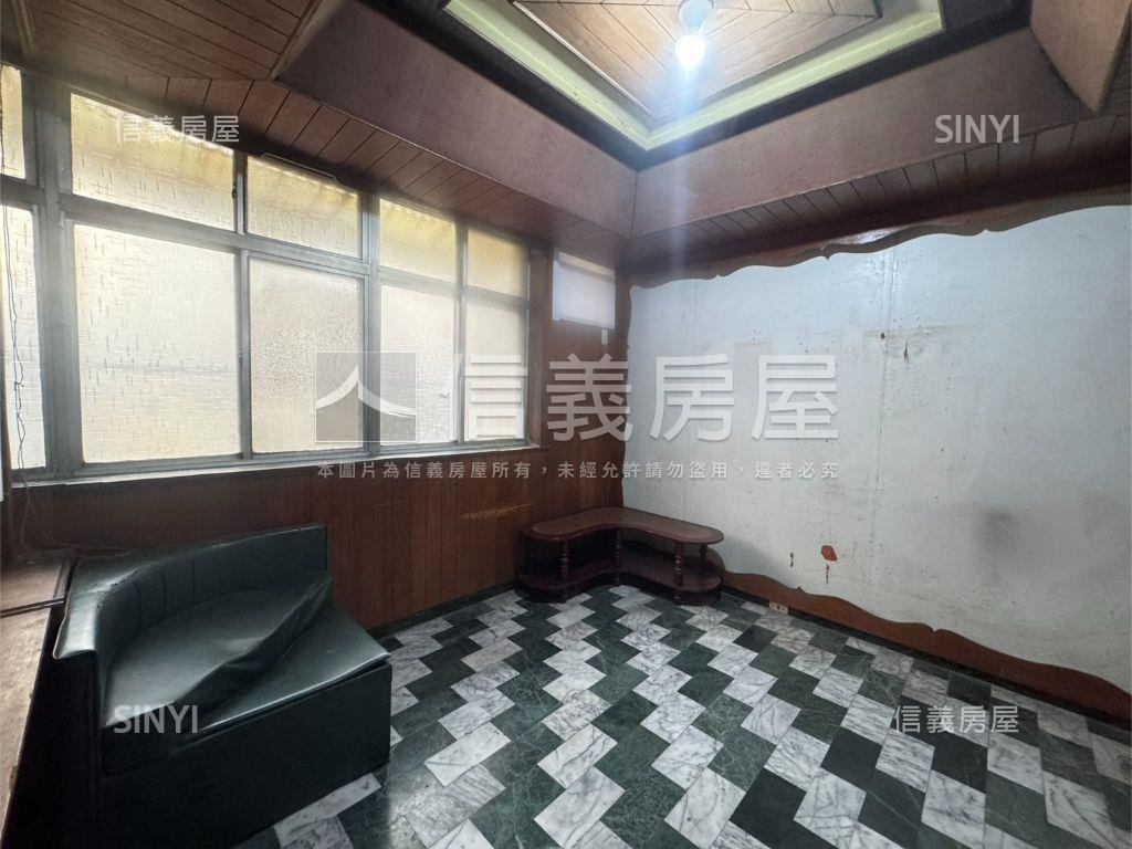 公園一路邊間二樓房屋室內格局與周邊環境