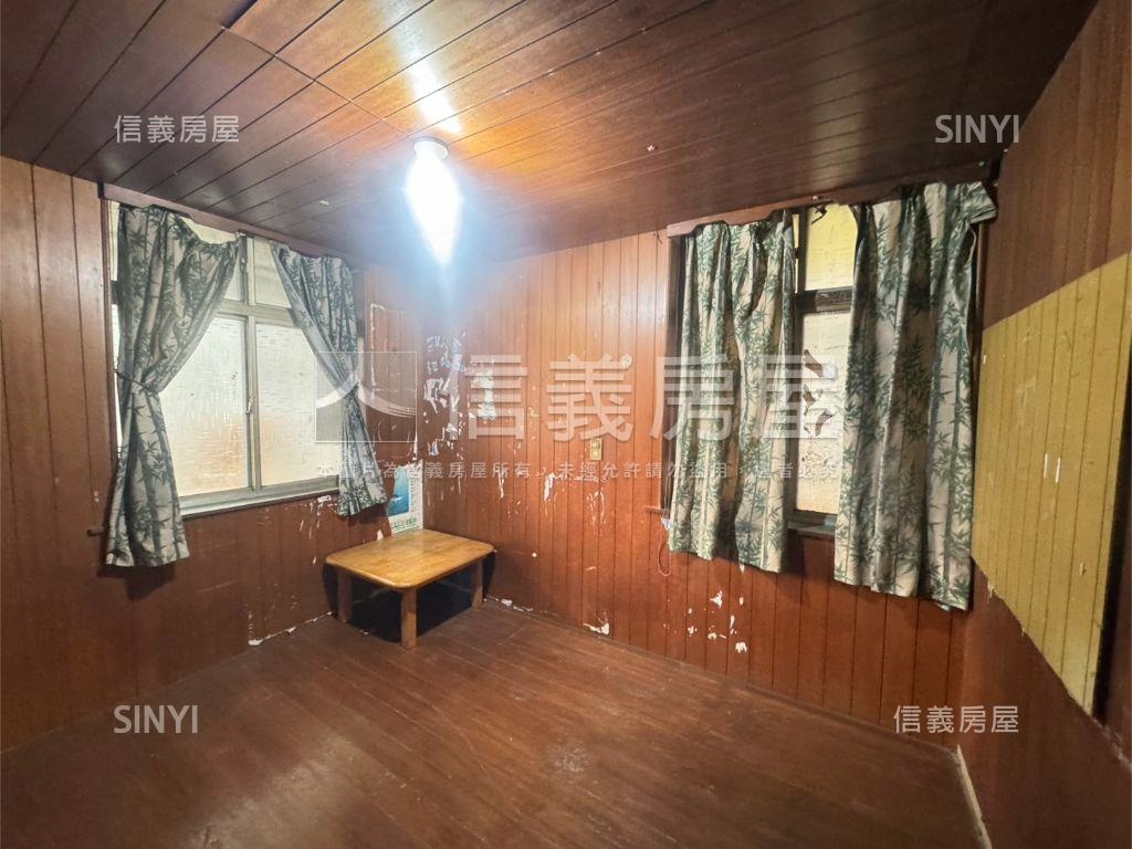 公園一路邊間二樓房屋室內格局與周邊環境