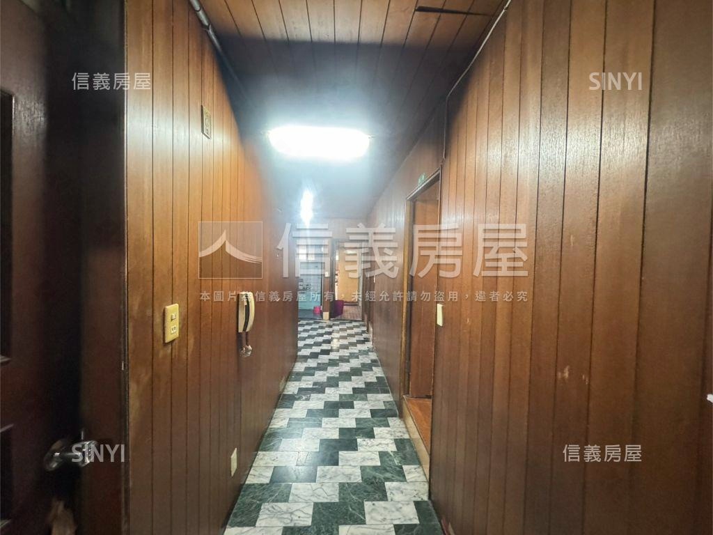 公園一路邊間二樓房屋室內格局與周邊環境