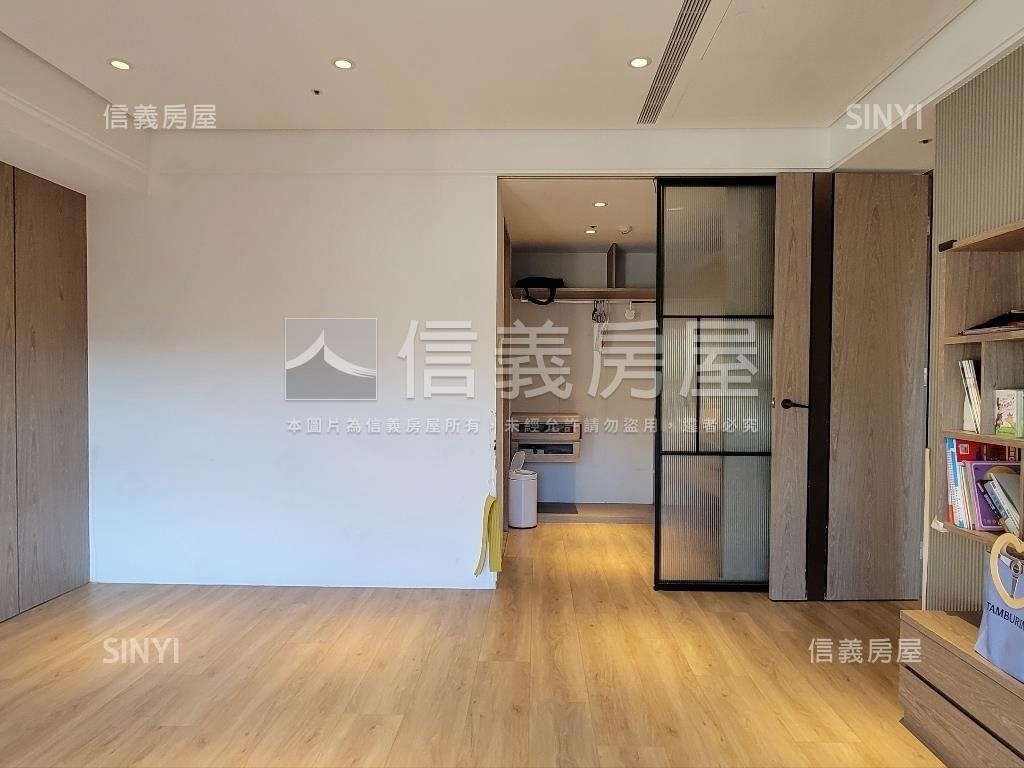 捷運泳池双湖精美三房房屋室內格局與周邊環境