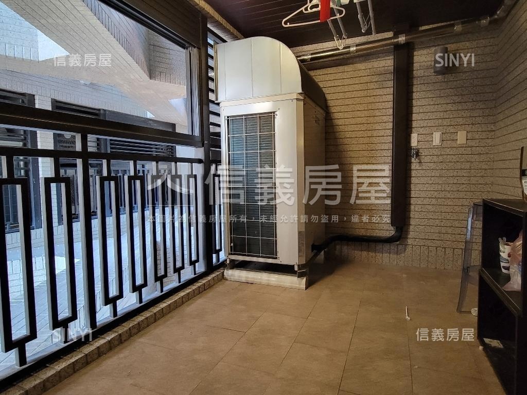 捷運泳池双湖精美三房房屋室內格局與周邊環境