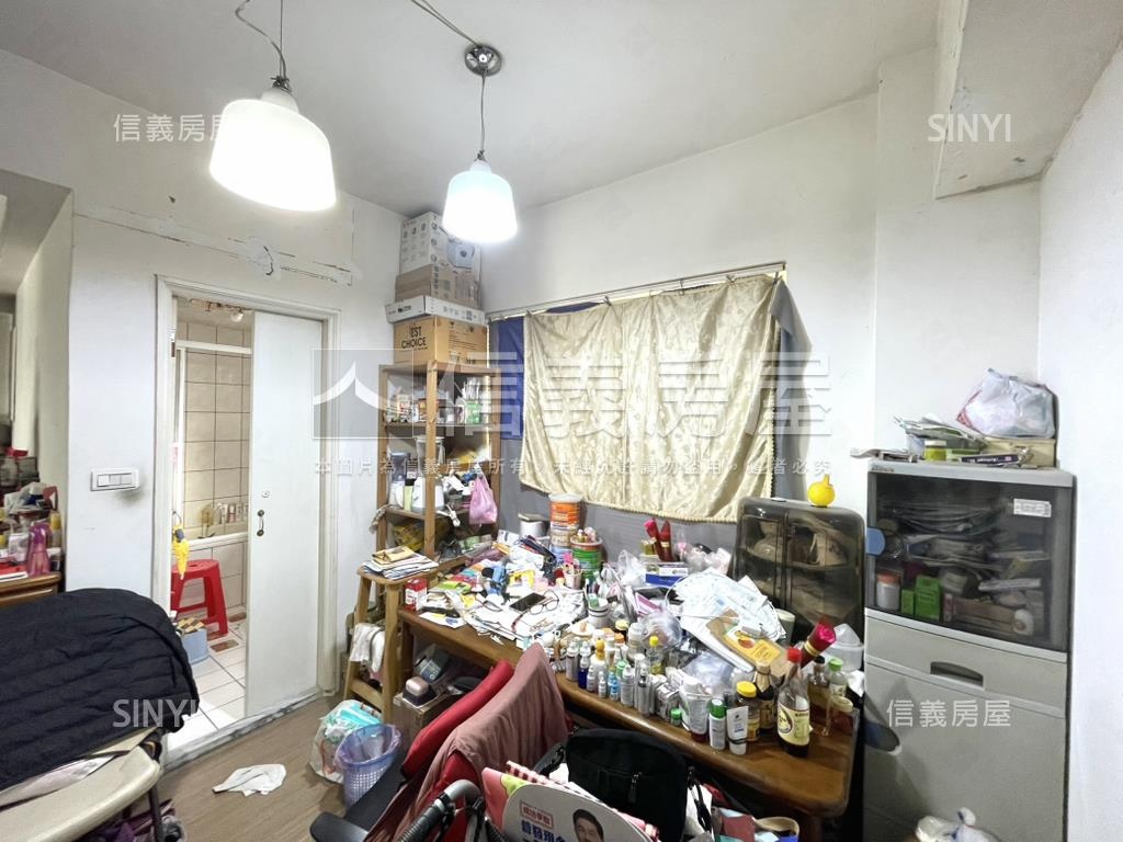 山水居電梯２房＋車位房屋室內格局與周邊環境