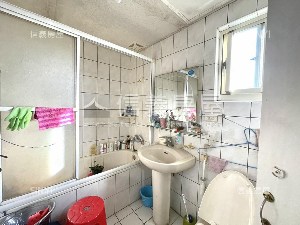 山水居電梯２房＋車位房屋室內格局與周邊環境