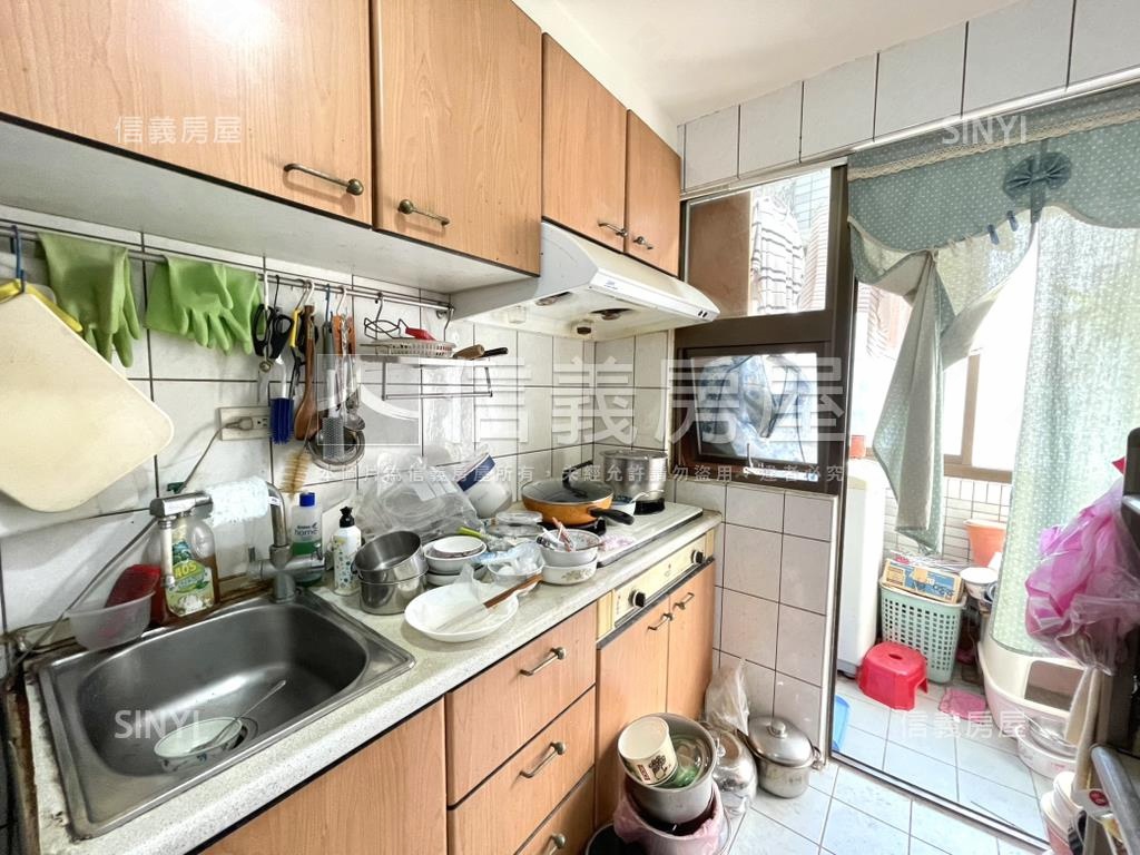 山水居電梯２房＋車位房屋室內格局與周邊環境