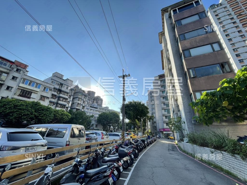 山水居電梯２房＋車位房屋室內格局與周邊環境