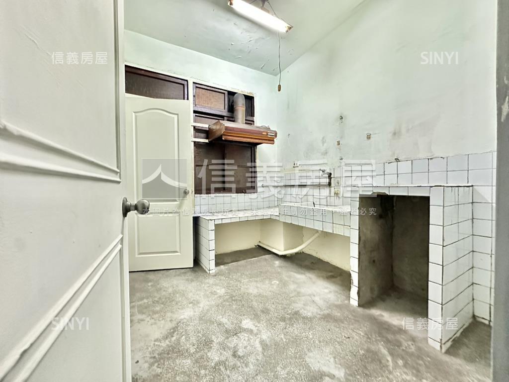 國光街保留前後陽台２樓房屋室內格局與周邊環境