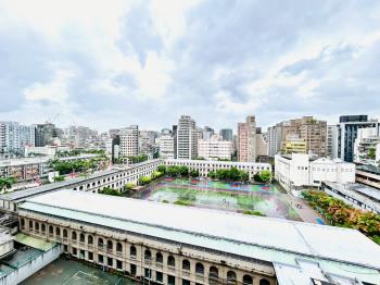 【世紀大樓】面校園景觀