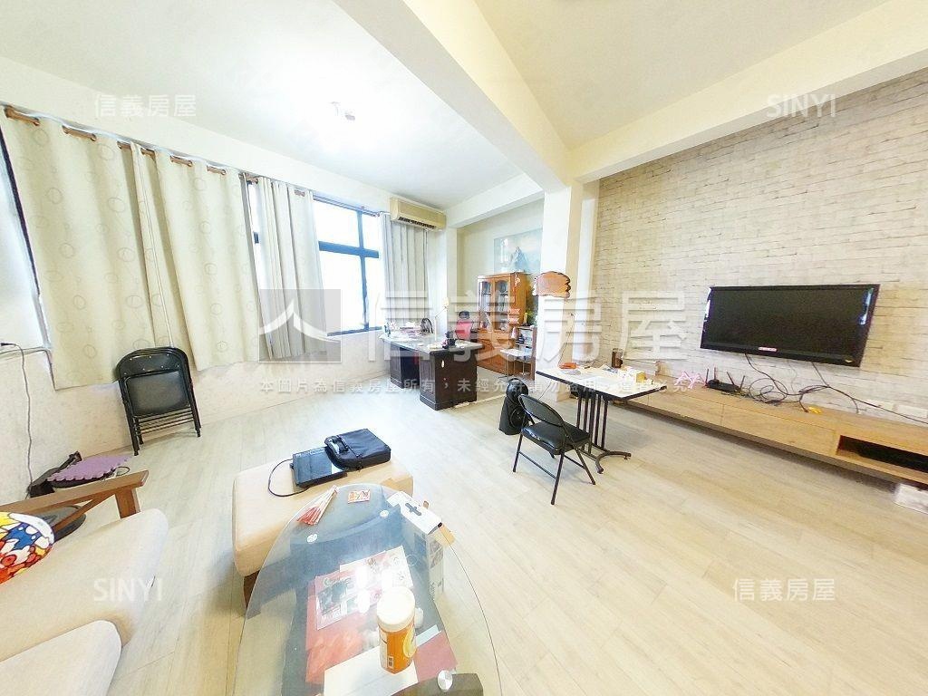近輕軌熱鬧收租邊間店面房屋室內格局與周邊環境