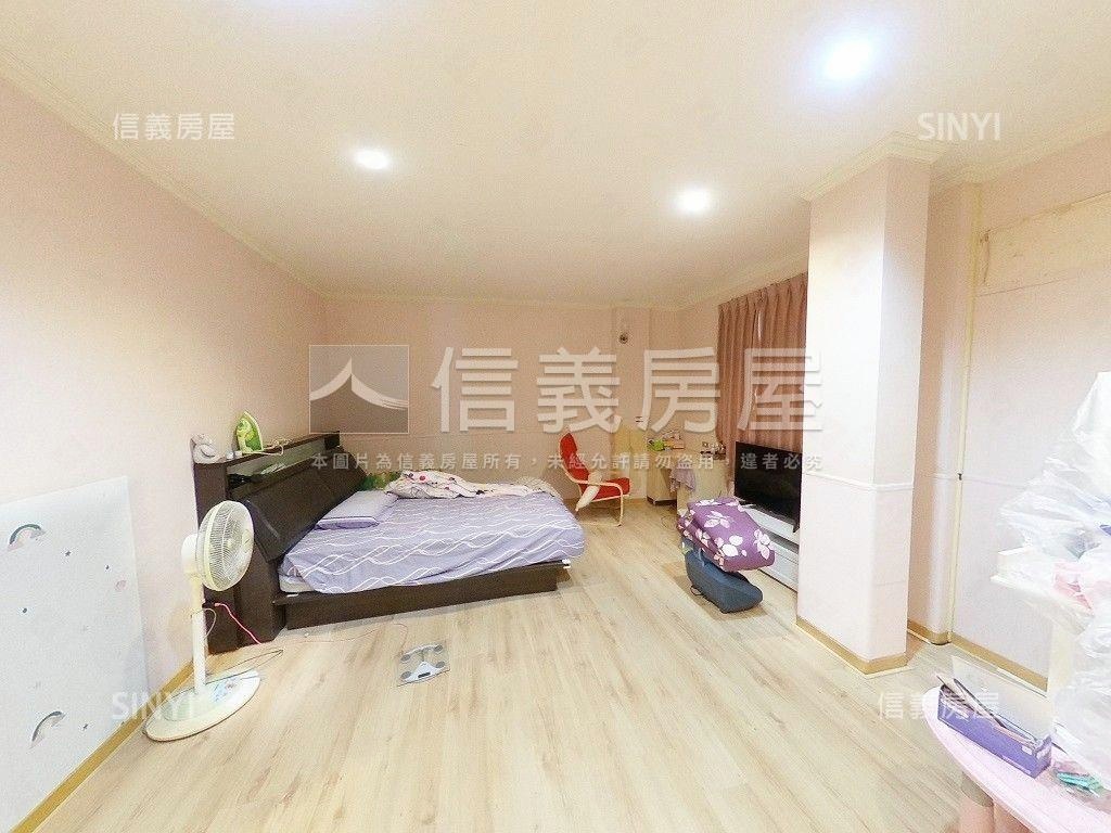 近輕軌熱鬧收租邊間店面房屋室內格局與周邊環境
