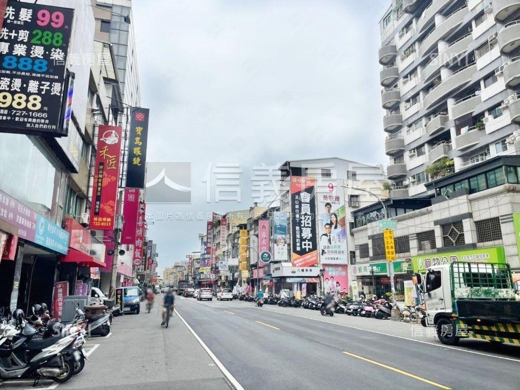 近輕軌熱鬧收租邊間店面房屋室內格局與周邊環境