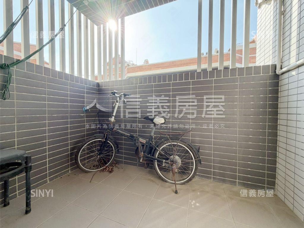 春福學學大露臺兩房車位房屋室內格局與周邊環境