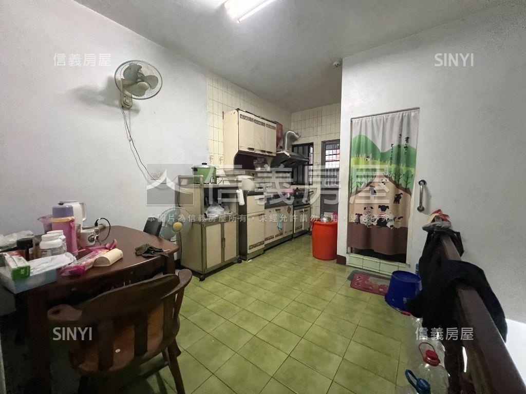 文山特區吃市透天店面房屋室內格局與周邊環境
