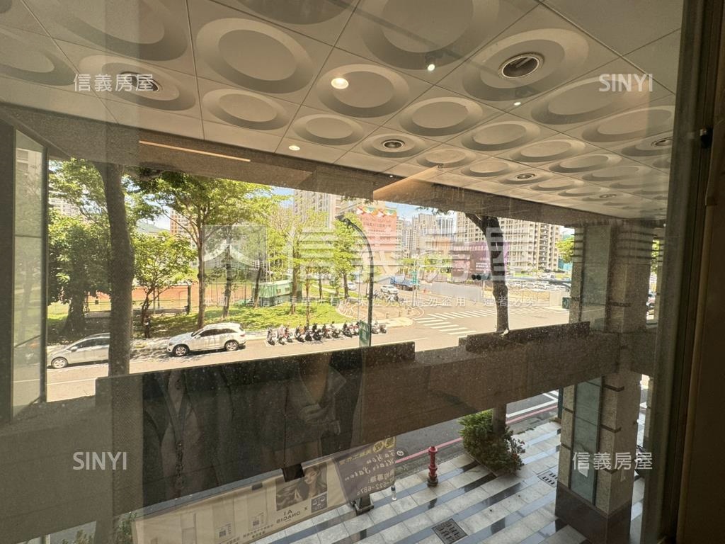 農十六精華區。收租店面房屋室內格局與周邊環境