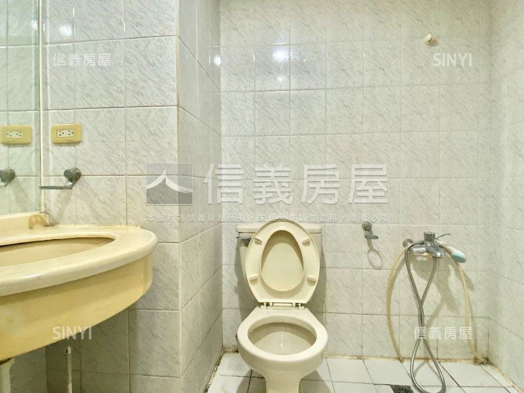 近興大次頂樓套房房屋室內格局與周邊環境