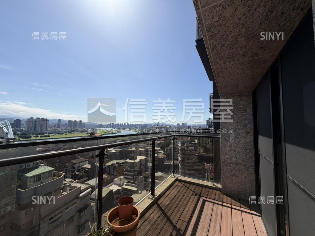 中正君臨高樓河景晏京房屋室內格局與周邊環境