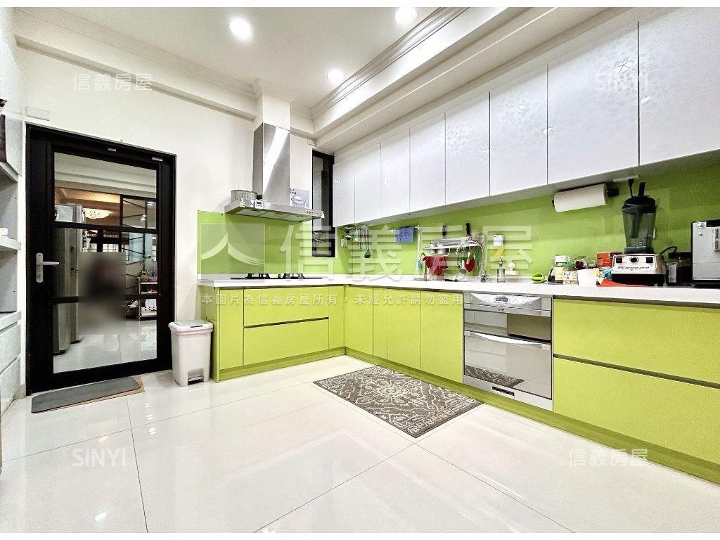 衛武營綠建築電梯雙車墅房屋室內格局與周邊環境