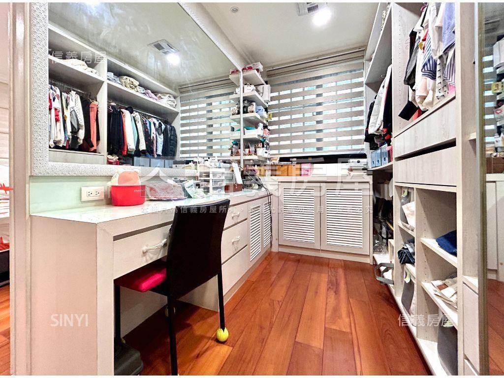 衛武營綠建築電梯雙車墅房屋室內格局與周邊環境