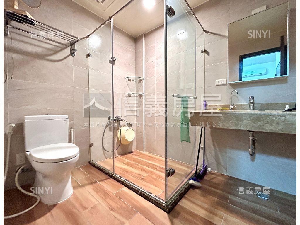 衛武營綠建築電梯雙車墅房屋室內格局與周邊環境