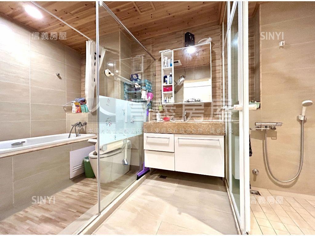 衛武營綠建築電梯雙車墅房屋室內格局與周邊環境