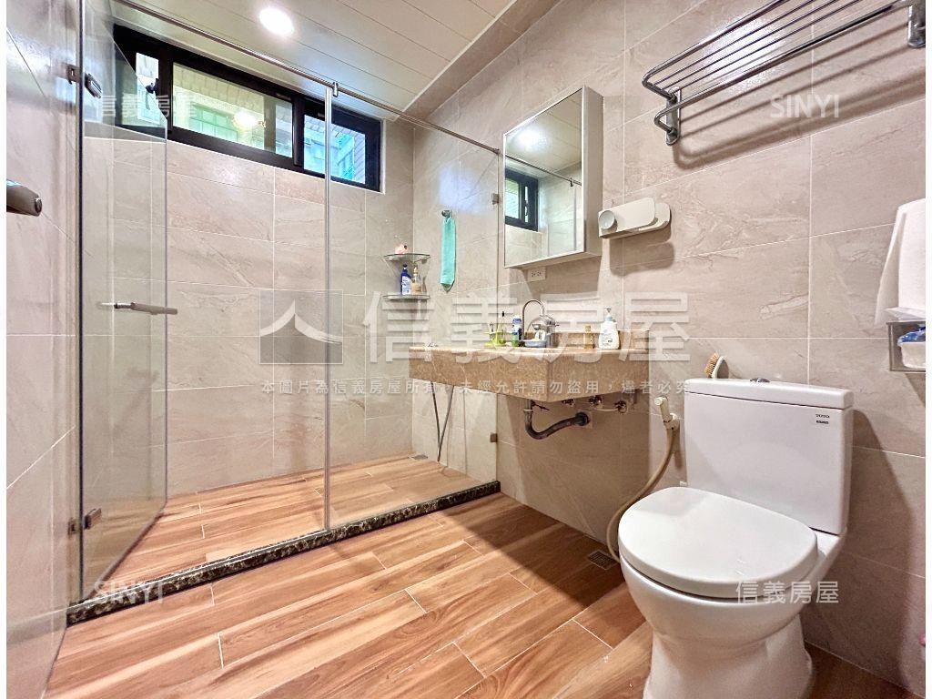 衛武營綠建築電梯雙車墅房屋室內格局與周邊環境