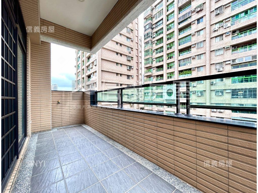 衛武營綠建築電梯雙車墅房屋室內格局與周邊環境