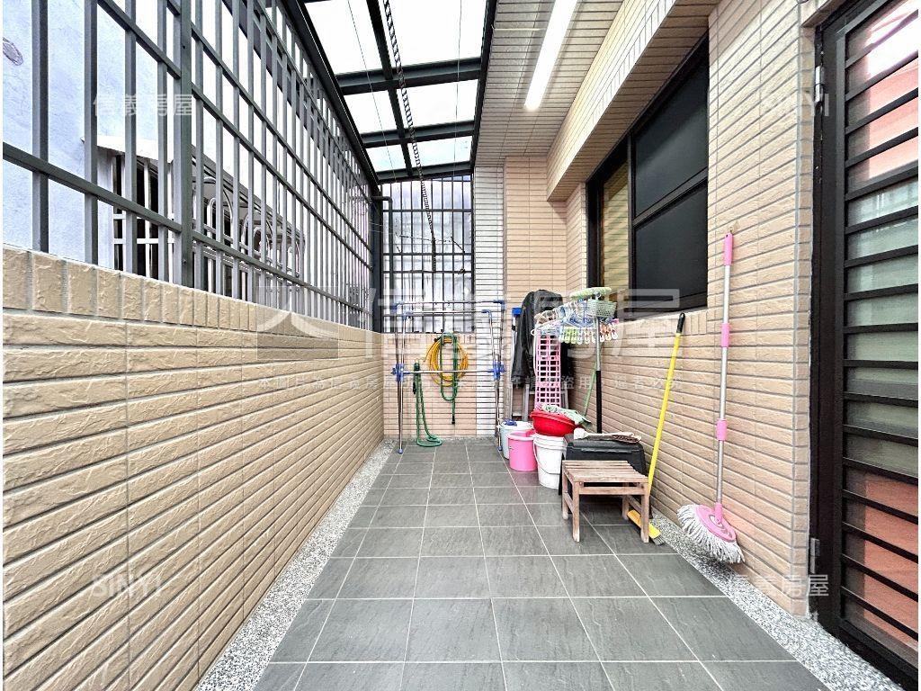 衛武營綠建築電梯雙車墅房屋室內格局與周邊環境