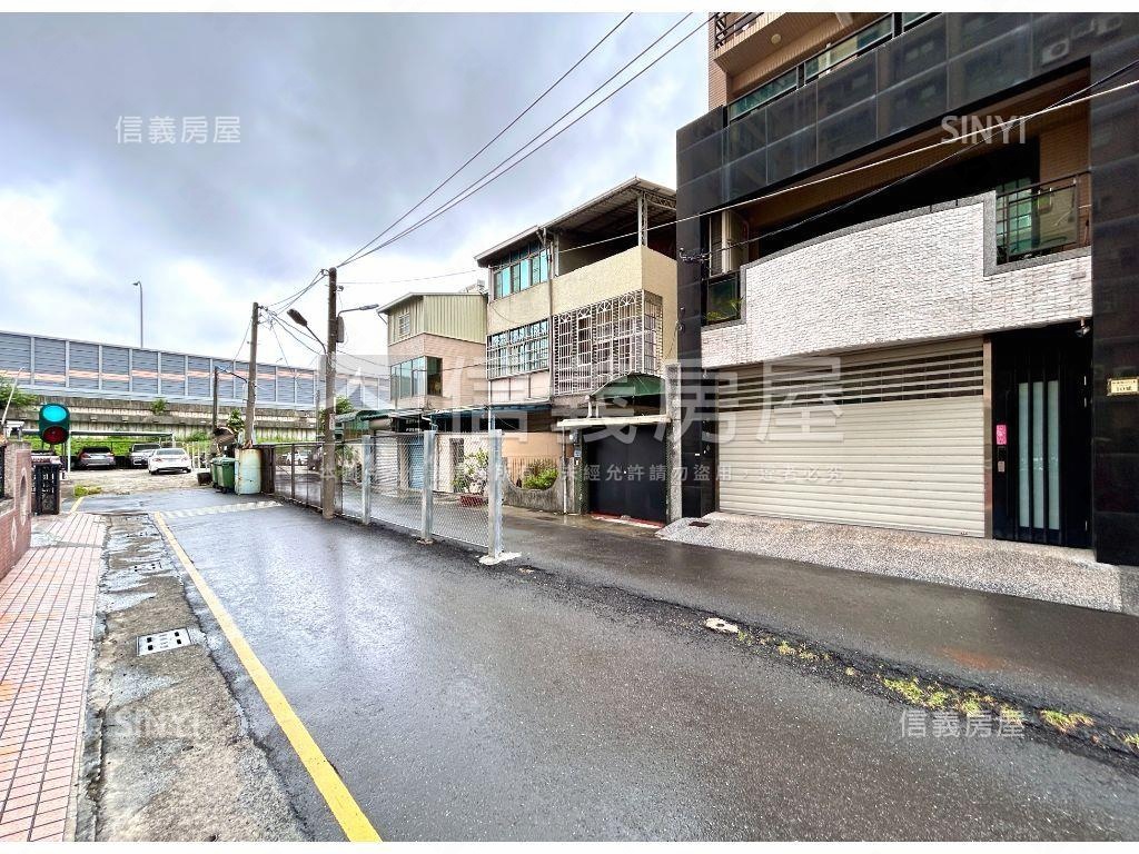 衛武營綠建築電梯雙車墅房屋室內格局與周邊環境