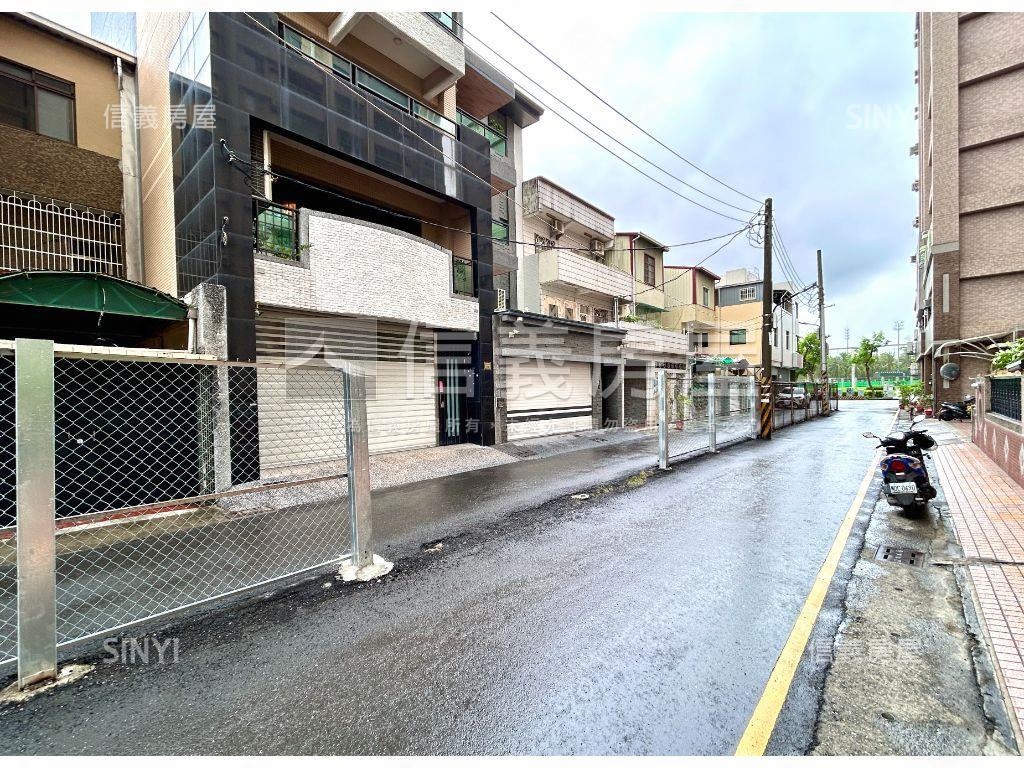 衛武營綠建築電梯雙車墅房屋室內格局與周邊環境