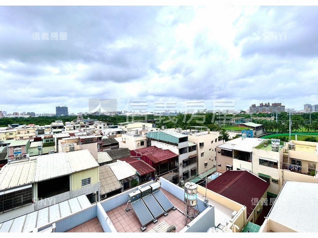 衛武營綠建築電梯雙車墅房屋室內格局與周邊環境