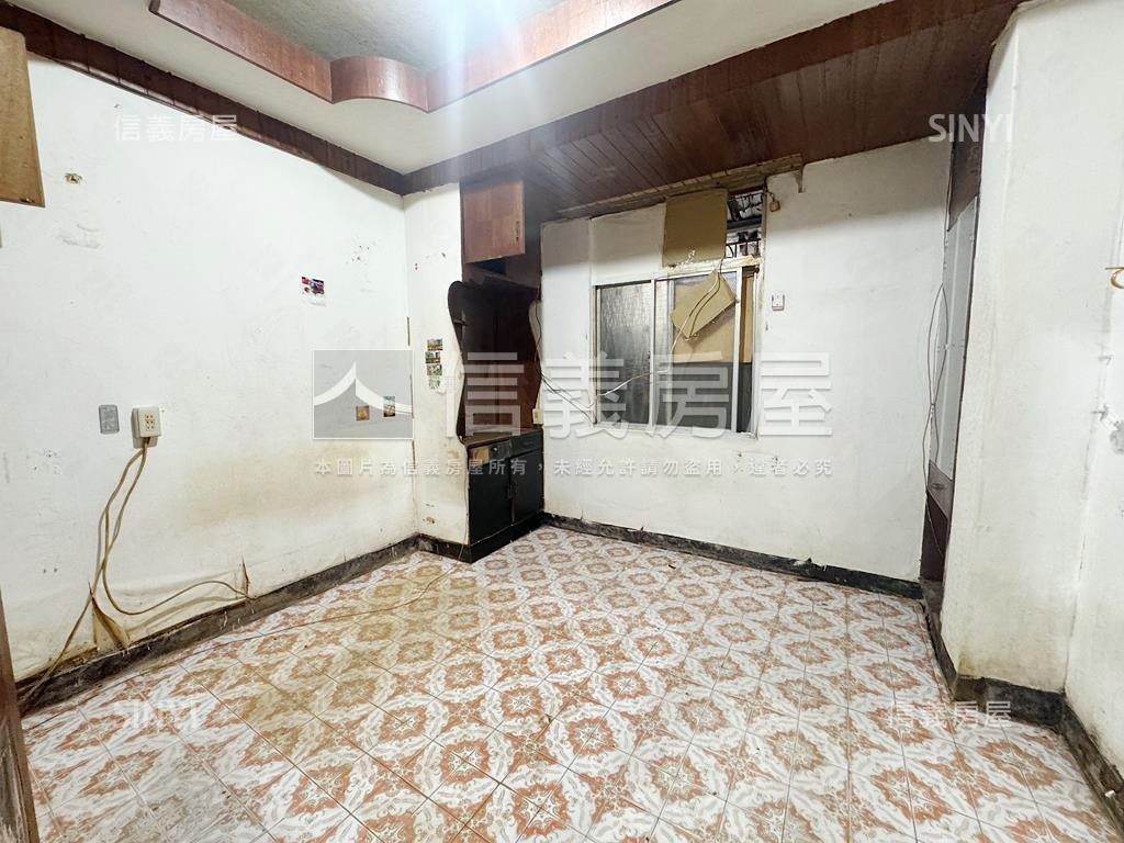 捷運芝山大空間一樓房屋室內格局與周邊環境