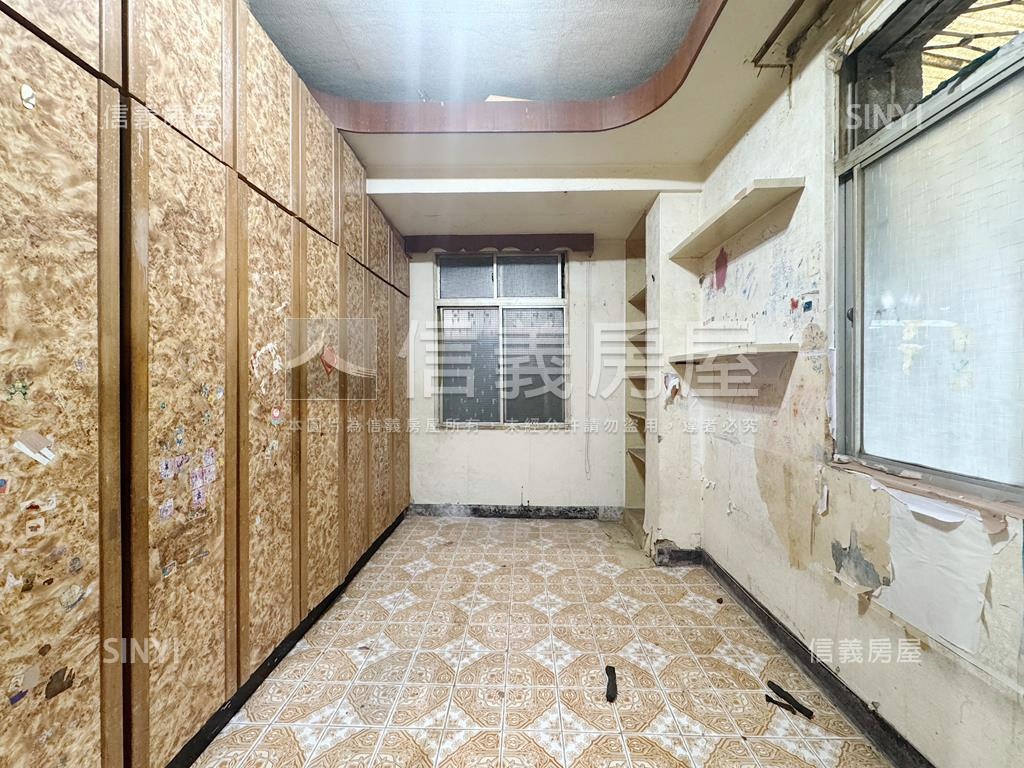 捷運芝山大空間一樓房屋室內格局與周邊環境