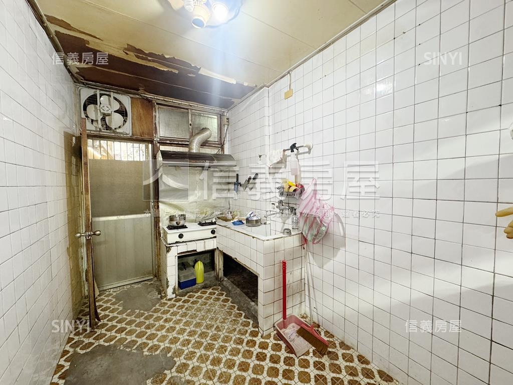 捷運芝山大空間一樓房屋室內格局與周邊環境