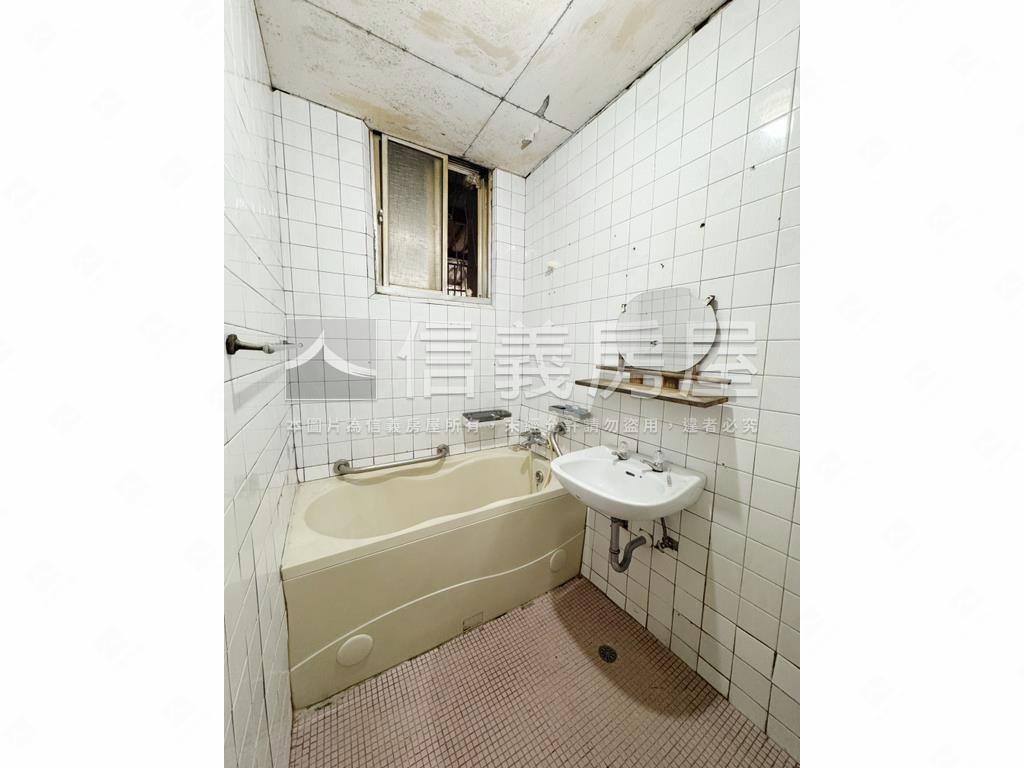 捷運芝山大空間一樓房屋室內格局與周邊環境