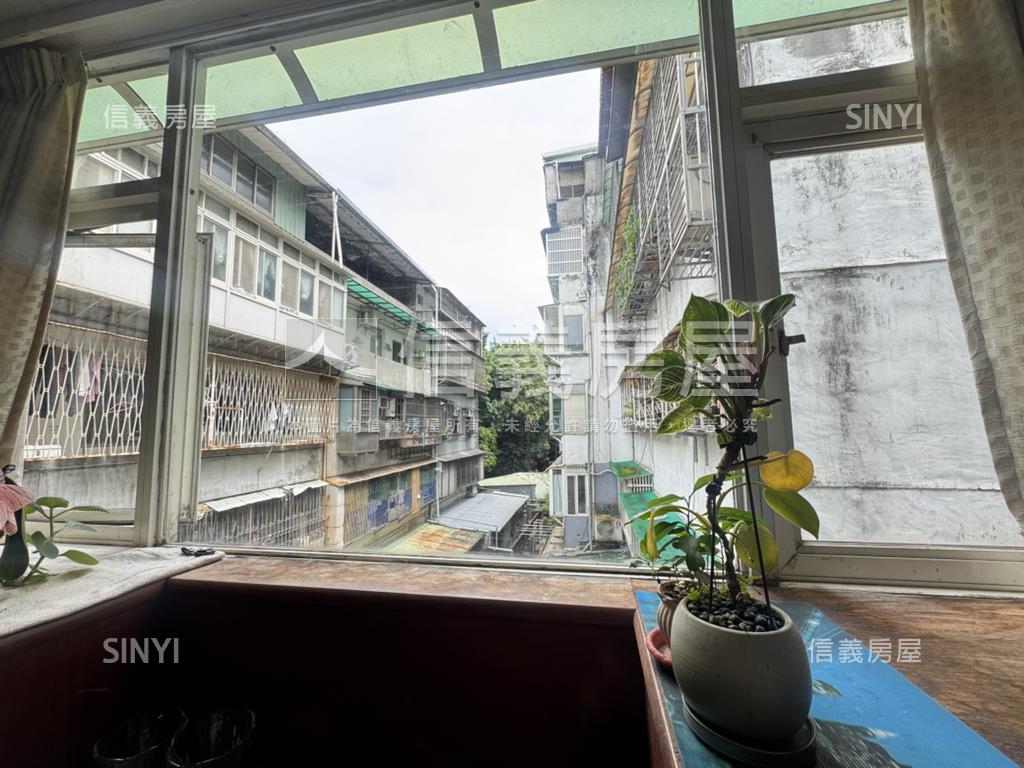 市府公寓雙併３樓房屋室內格局與周邊環境