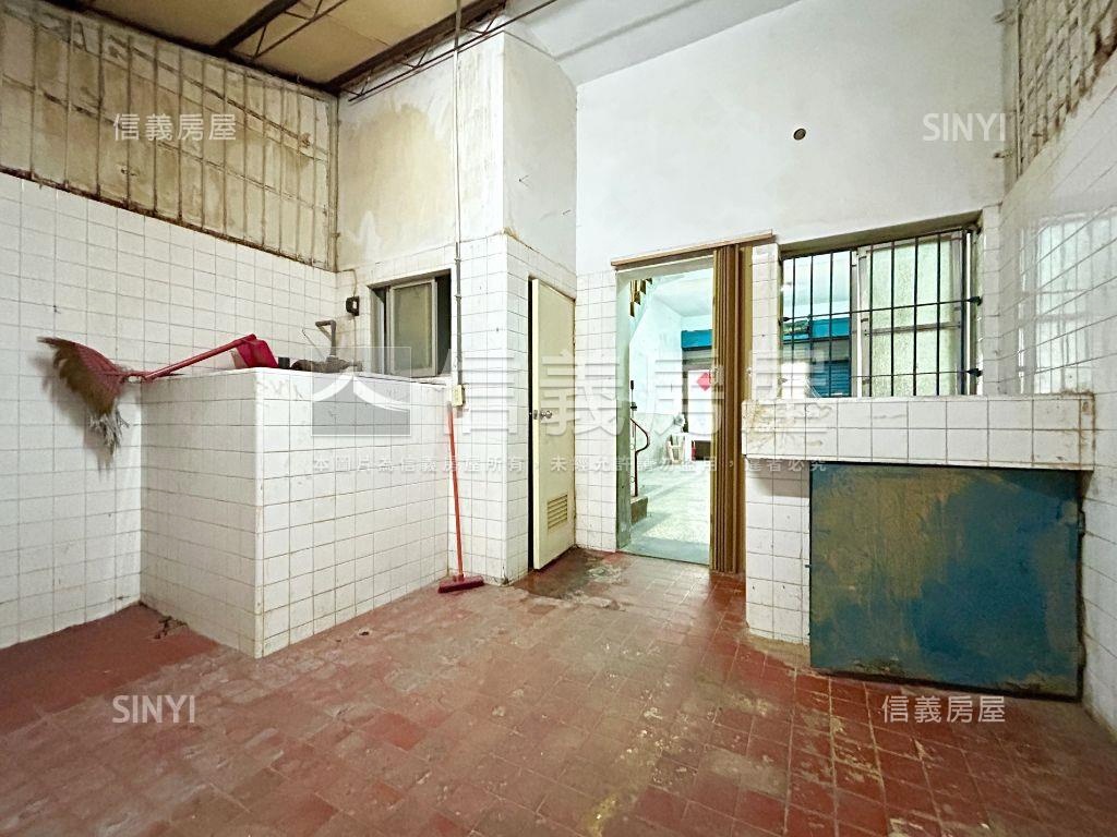 科工館輕軌站旁透天房屋室內格局與周邊環境