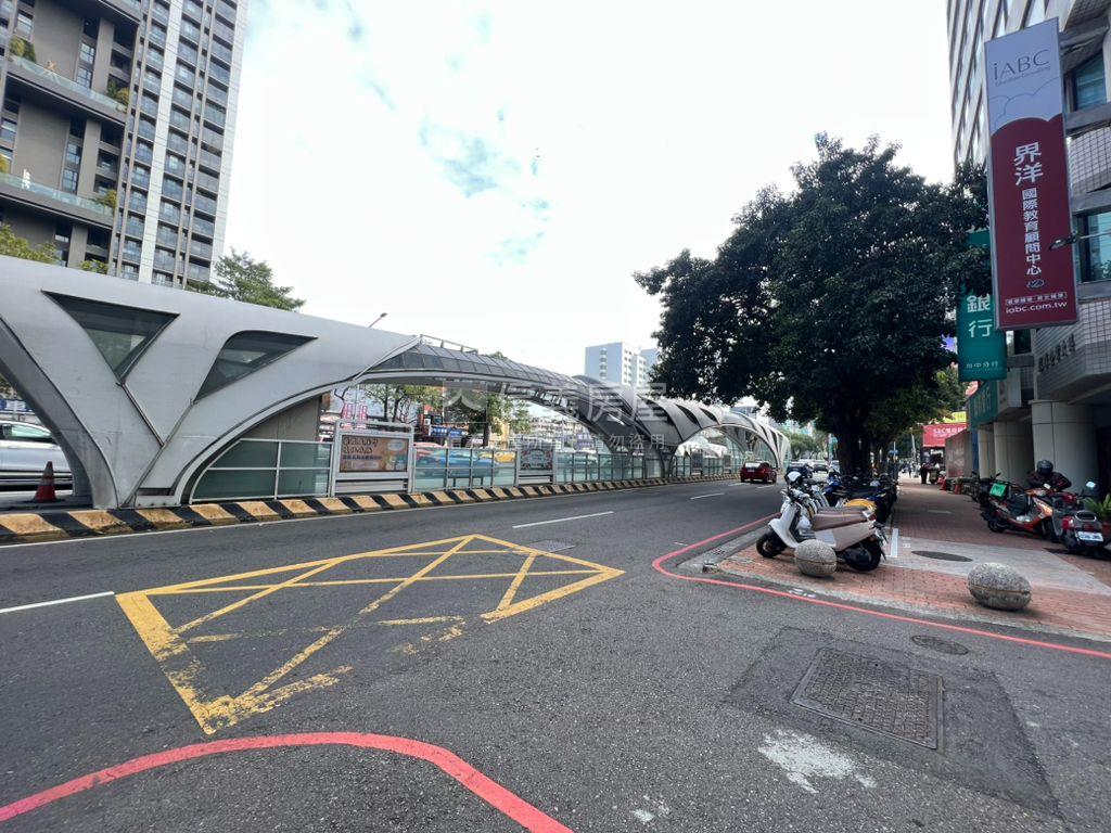 未來藍線捷運站旁大商辦房屋室內格局與周邊環境