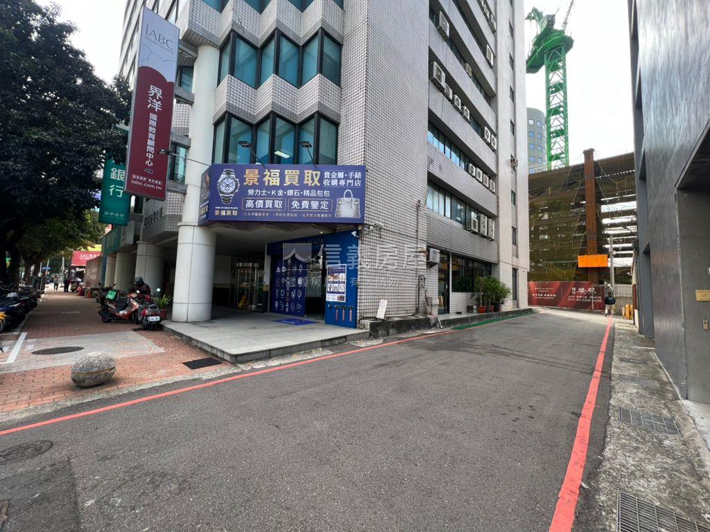 未來藍線捷運站旁大商辦房屋室內格局與周邊環境