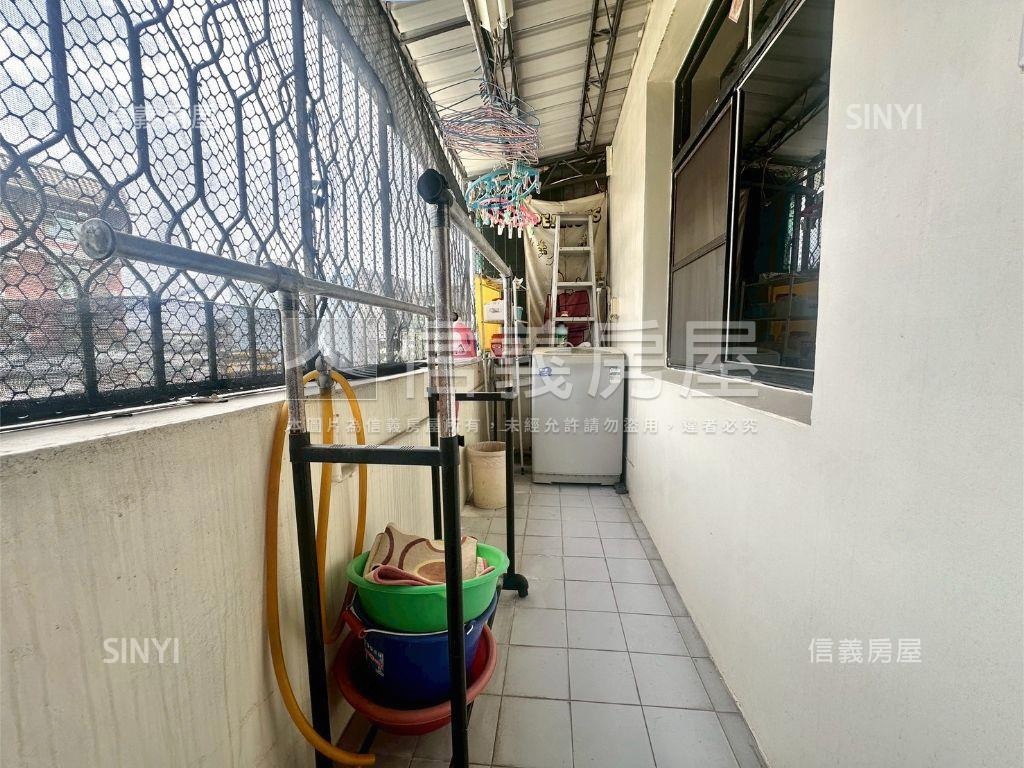 楠梓近新台１７車庫透天房屋室內格局與周邊環境