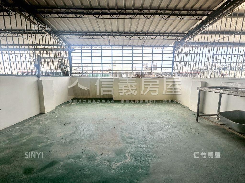 楠梓近新台１７車庫透天房屋室內格局與周邊環境