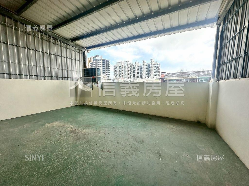 楠梓近新台１７車庫透天房屋室內格局與周邊環境