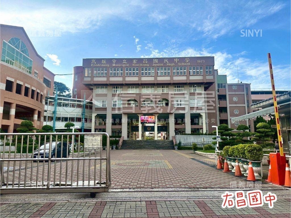 楠梓近新台１７車庫透天房屋室內格局與周邊環境