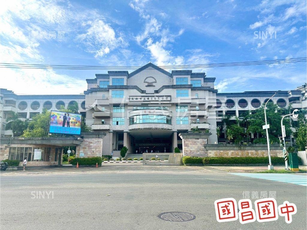 楠梓近新台１７車庫透天房屋室內格局與周邊環境