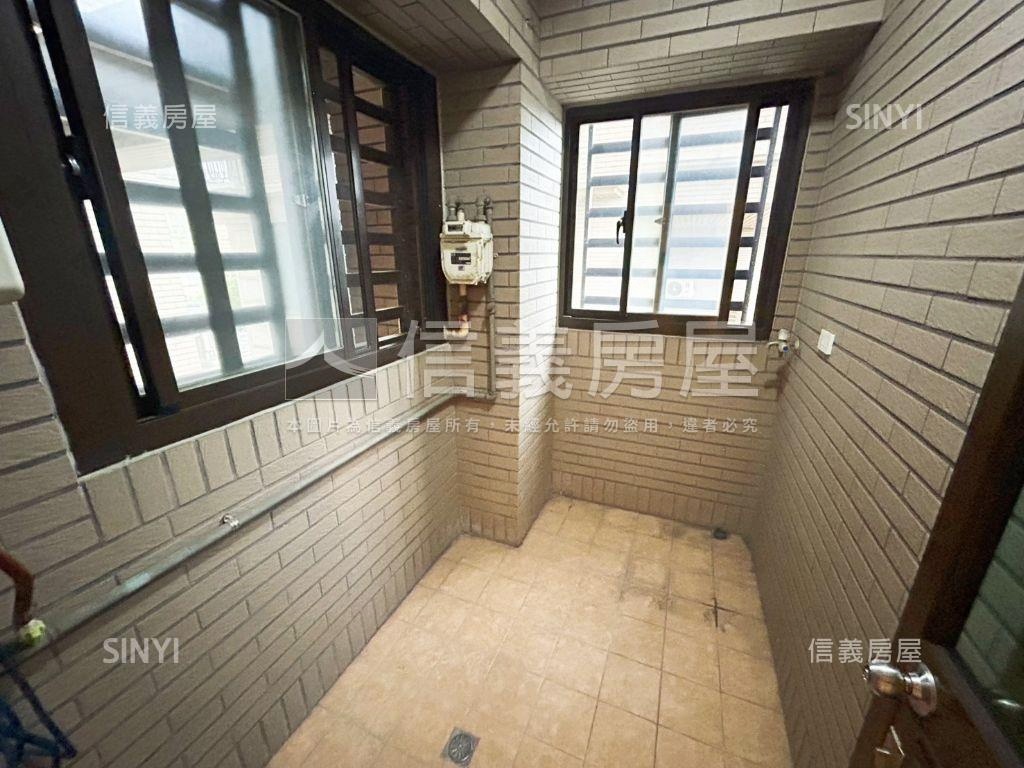近未來車站兩房車位房屋室內格局與周邊環境