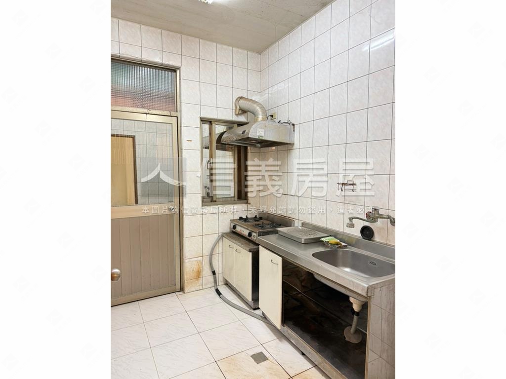 稀有邊間一樓帝王三房房屋室內格局與周邊環境