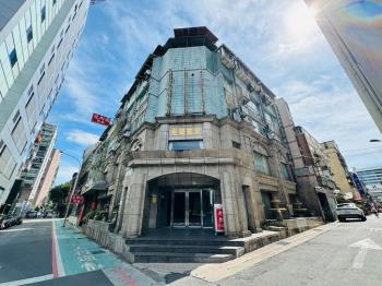 仁愛圓環三角窗黃金店霸